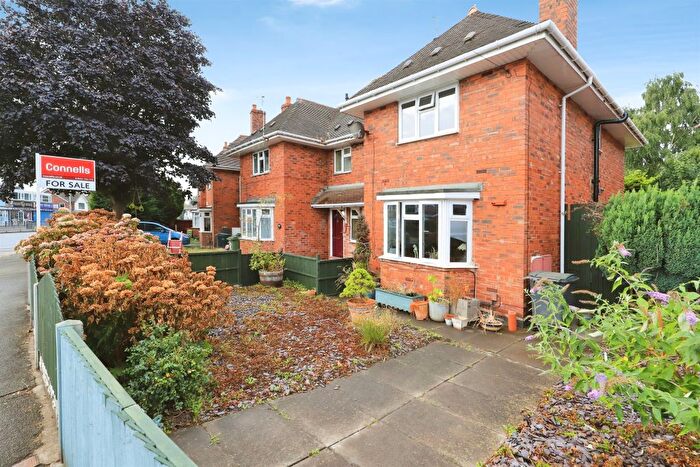 4 Bedroom Semi-Detached House For Sale In Deans Road, Eastfield, Wolverhampton, WV1