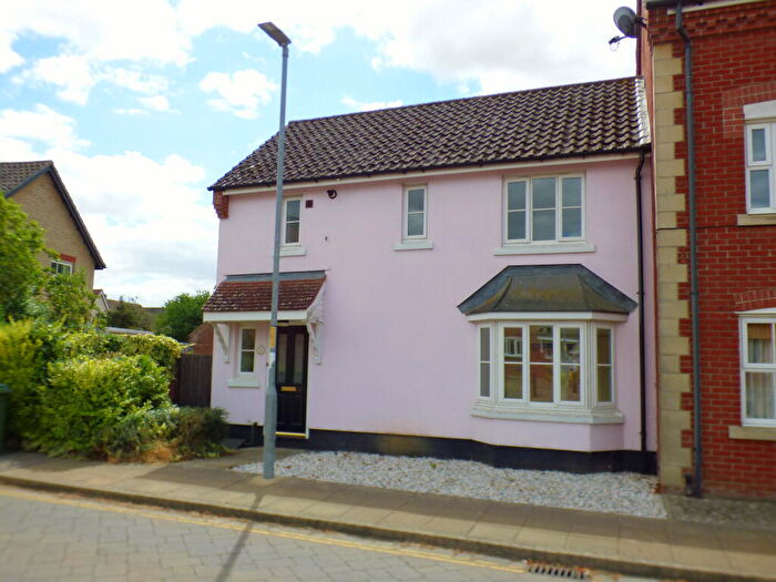 3 Bedroom Semi-Detached House For Sale In Hill Farm Road, Long Stratton, Norfolk, NR15