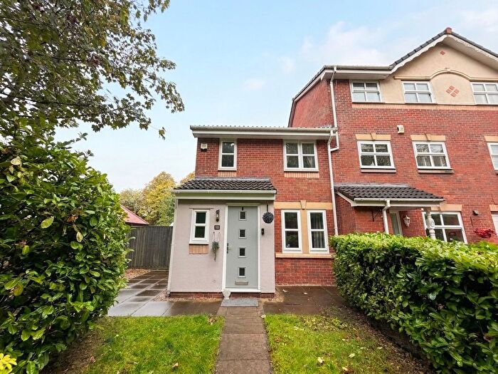 3 Bedroom Mews For Sale In Princeton Close, Salford, M6