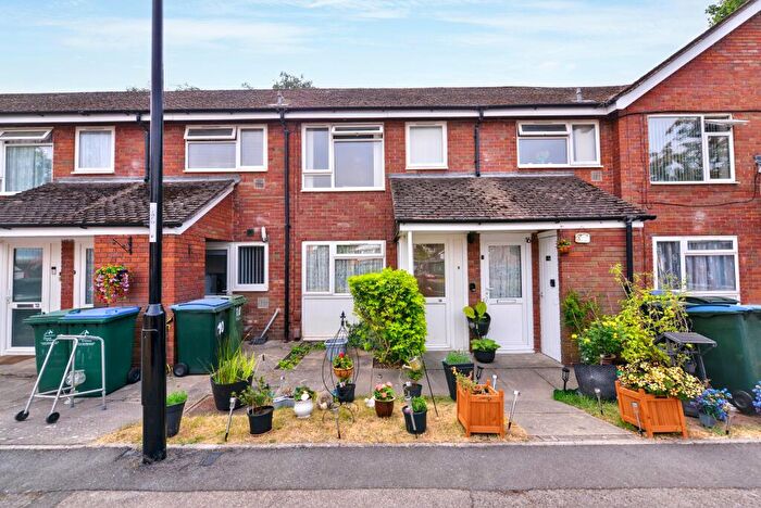 Flat For Sale In Oakey Close, Coventry, West Midlands, CV6