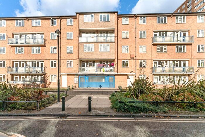 4 Bedroom Maisonette For Sale In Paragon Road, Hackney, E9