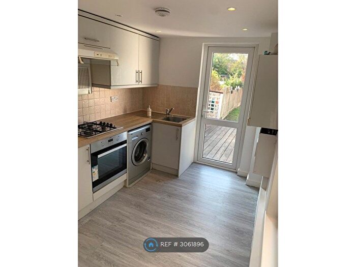 1 Bedroom Flat To Rent In Vicarage Road, London, E10