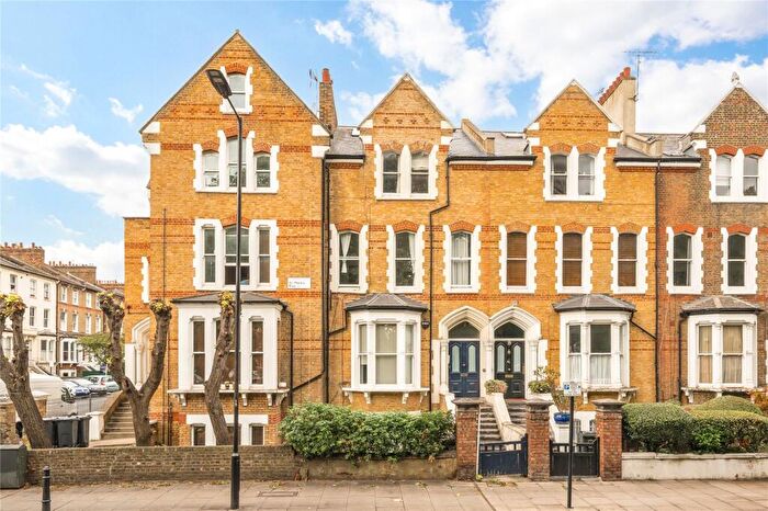 3 Bedroom Flat For Sale In St. Mark's Rise, London, E8