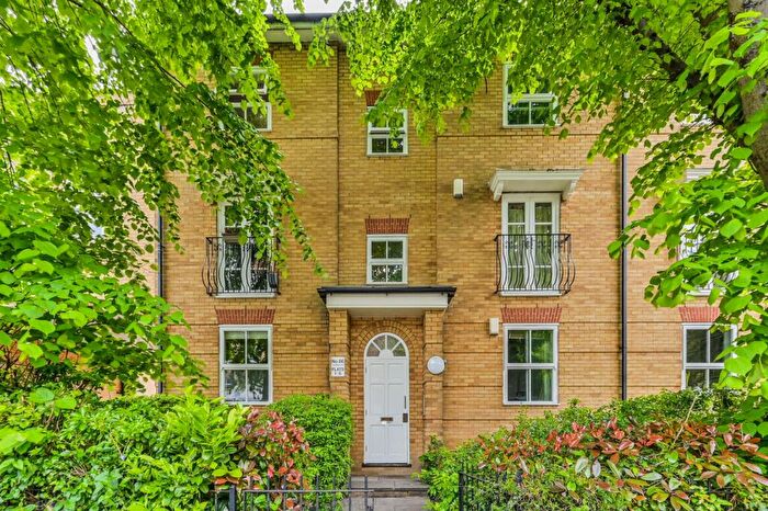 1 Bedroom Flat To Rent In Southgate Road, Islington, London, N1