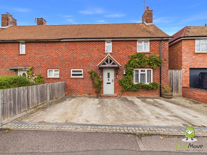 3 Bedroom Semi-Detached House For Sale In St. Pauls Road, Basingstoke, Hampshire, RG22