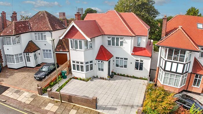 5 Bedroom Semi-Detached House To Rent In Talbot Crescent, Hendon, London, NW4
