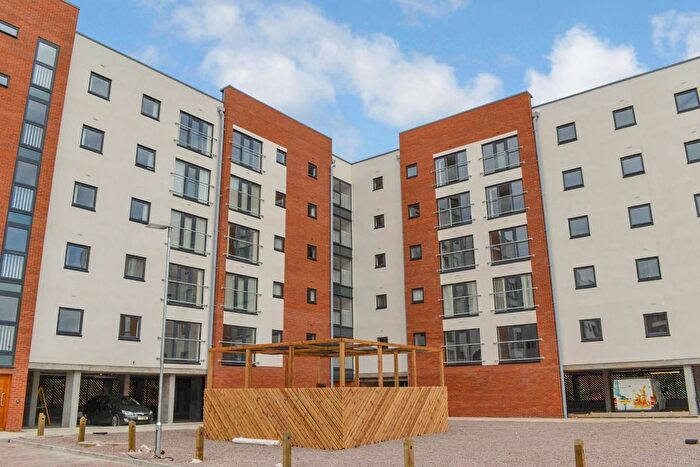 2 Bedroom Flat To Rent In Ladywell Point, Pilgrims Way, Salford, Greater Manchester, M50