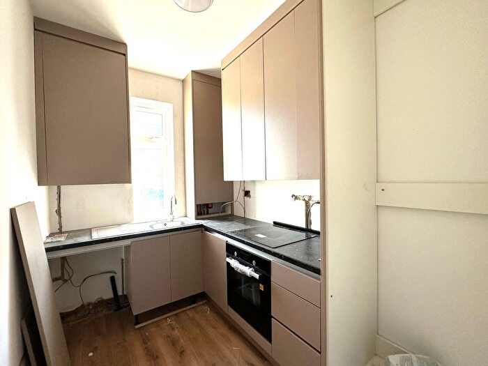 1 Bedroom Flat To Rent In Coldharbour Lane, Hayes, London, UB3