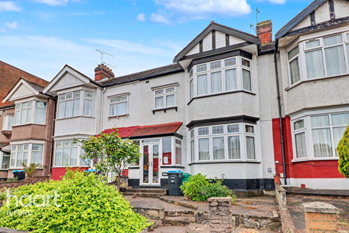 3 Bedroom Terraced House For Sale In Eastern Avenue, Ilford, IG4