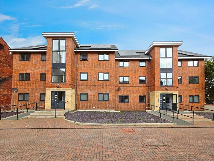 2 Bedroom Flat To Rent In South Queens Street, Queens House South Queens Street, LS27