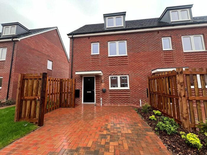 4 Bedroom House To Rent In Lock Loop Way, Birmingham, B16