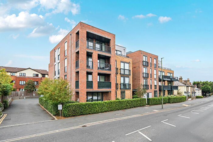 3 Bedroom Flat For Sale In East Street, Epsom, KT17