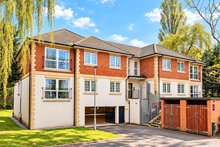 2 Bedroom Apartment For Sale In Ash Way, Woodford Green, IG8