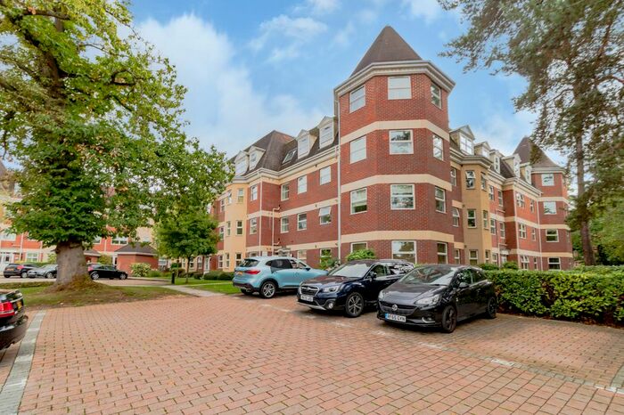2 Bedroom Flat To Rent In Elmhurst Court, Heathcote Road, GU15