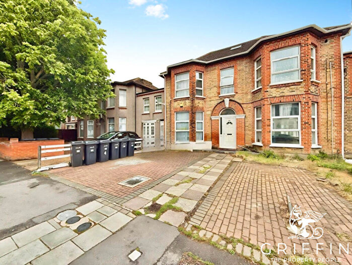 2 Bedroom Flat To Rent In Aldborough Road South, Seven Kings, Redbridge, IG3