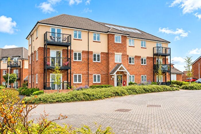 2 Bedroom Flat For Sale In Eamer Crescent, Wokingham, Berkshire, RG41