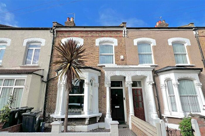 4 Bedroom Terraced House For Sale In Kersley Road, London, N16