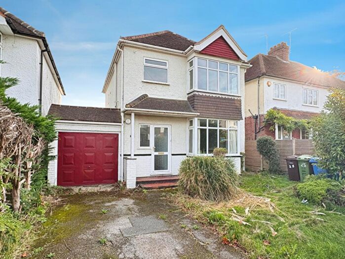 3 Bedroom Detached House For Sale In Cranmore Lane, Aldershot, Hampshire, GU11