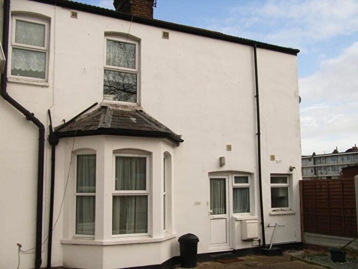 2 Bedroom Flat To Rent In Shaftesbury Avenue Southend-on-Sea, SS1
