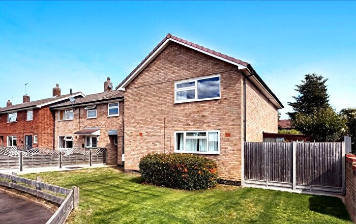 2 Bedroom Maisonette For Sale In Four Acres, Stevenage, SG1