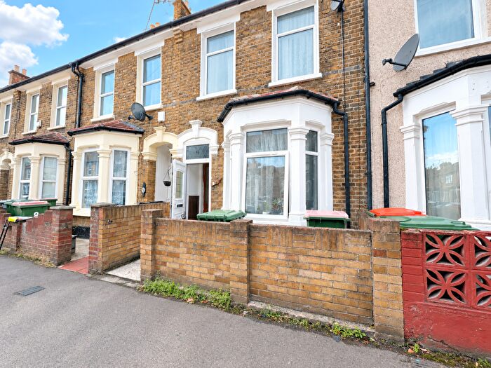 3 Bedroom Terraced House To Rent In Edinburgh Road, Plaistow, London, E13