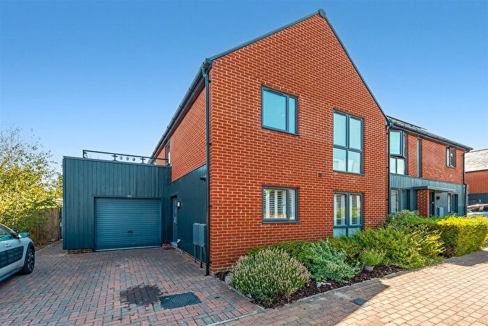 4 Bedroom Detached House For Sale In Woodpecker Way, Picket Piece, SP11