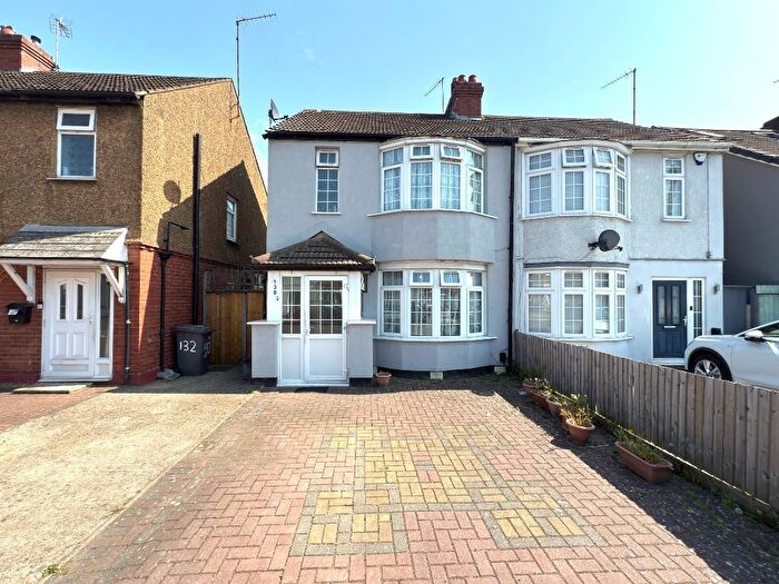 3 Bedroom Semi-Detached House For Sale In Beechwood Road, Challney, Luton, Bedfordshire, LU4