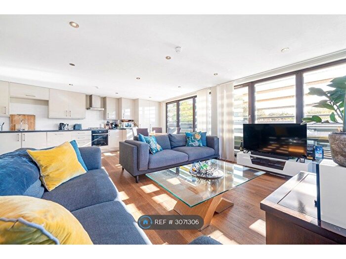 3 Bedroom Flat To Rent In Brixton Hill, London, SW2