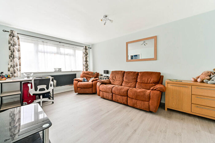1 Bedroom Flat For Sale In High Street, West Molesey, KT8