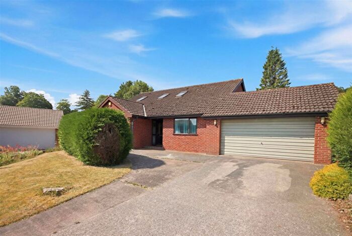 4 Bedroom Detached House For Sale In White Leas, Chesterfield, S40