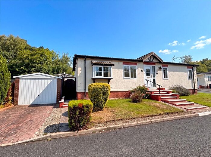 2 Bedroom Mobile/park Home For Sale In Tweedale Drive, Severn Gorge Park, Telford, Shropshire, TF7