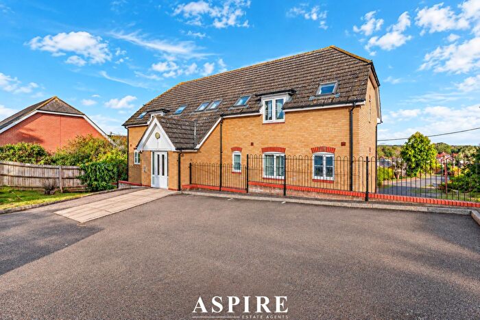 2 Bedroom Flat To Rent In Czarina Rise, Laindon, Basildon, SS15