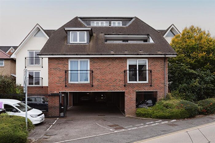 2 Bedroom Flat For Sale In Coulsdon Road, Caterham, CR3