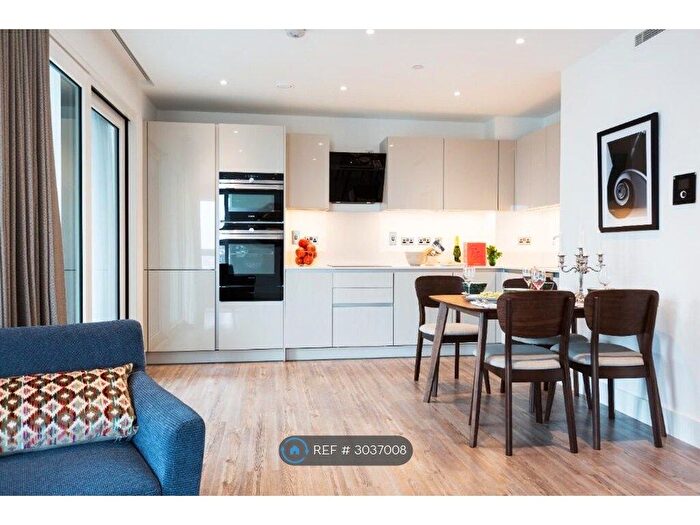 3 Bedroom Flat To Rent In Wiverton Tower, London, E1