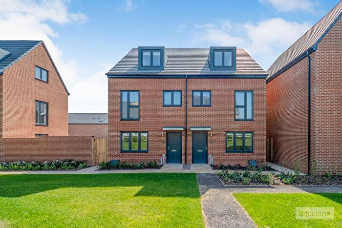3 Bedroom Property To Rent In Fleming Gardens, Milton Keynes, MK4