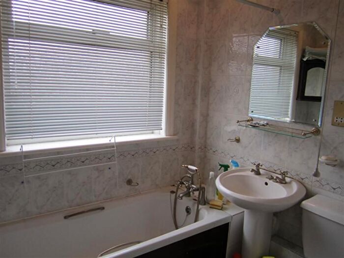 2 Bedroom Flat To Rent In Columbia Road, Bournemouth, BH10