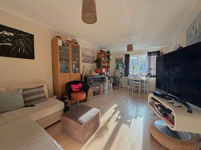 1 Bedroom Flat For Sale In Killicks, Cranleigh, GU6