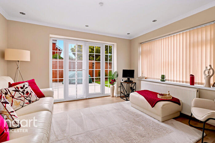 4 Bedroom Link Detached House For Sale In Oakdene Road, Leicester, LE2