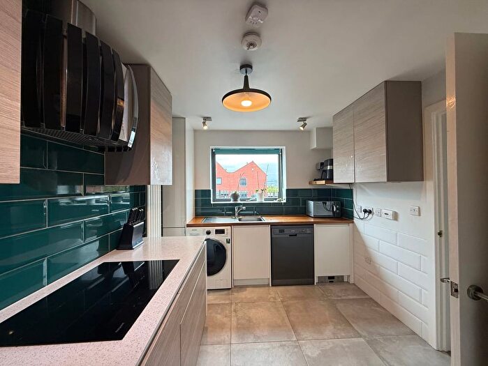 3 Bedroom Semi-Detached House For Sale In Rother View Road, Rotherham, S60