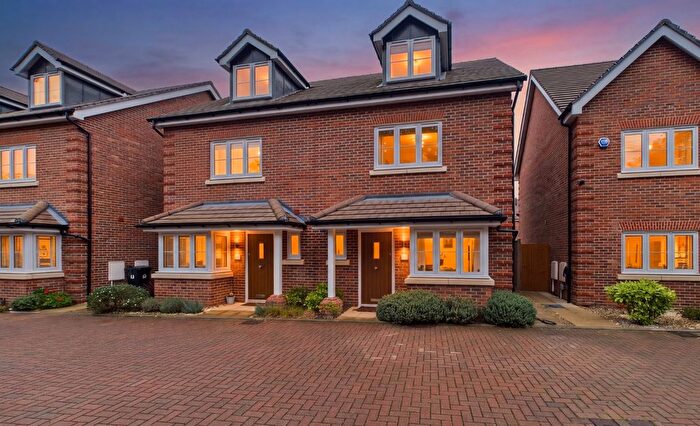 3 Bedroom Semi-Detached House For Sale In Rose Grove, Woodley, Reading, Berkshire, RG5
