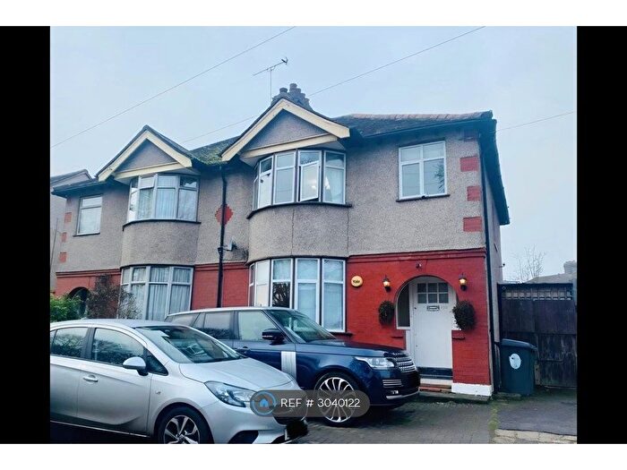 3 Bedroom Semi-Detached House To Rent In Larkshall Road, London, E4