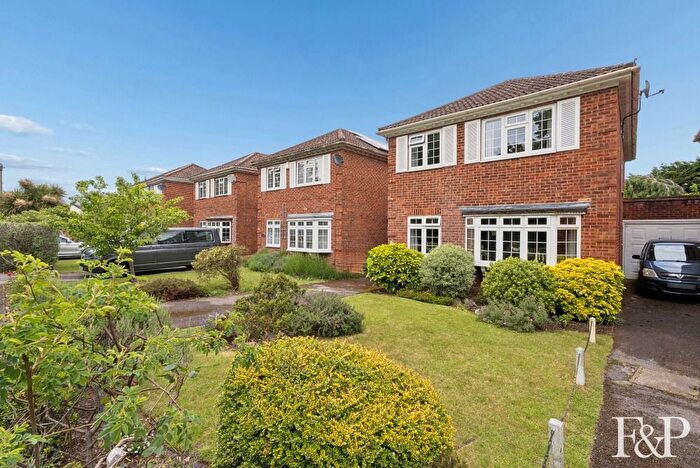 4 Bedroom Link Detached House For Sale In Courthouse Road, Maidenhead, SL6