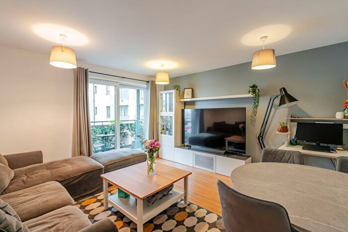 2 Bedroom Flat For Sale In / Hawkhill Close, Leith, Edinburgh, EH7