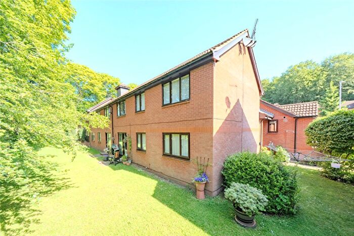2 Bedroom Flat For Sale In Maple Croft, Moortown, Leeds, LS17