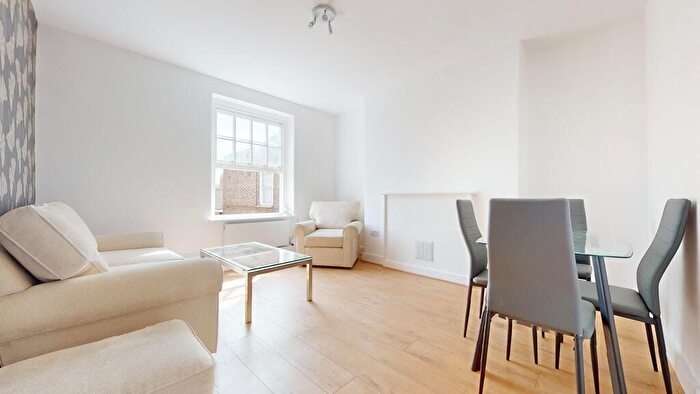 2 Bedroom Flat To Rent In Frampton Street, London, NW8