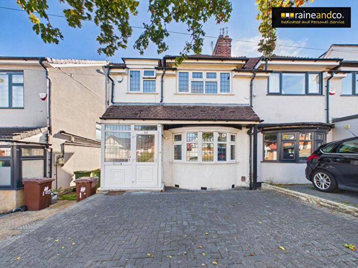 3 Bedroom Semi-Detached House For Sale In Park Avenue, Potters Bar, EN6