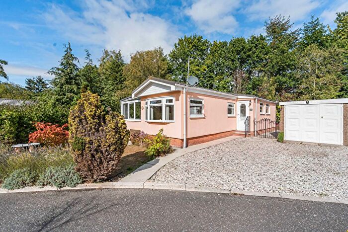 1 Bedroom Mobile/park Home For Sale In Five Acres, New Park, Bovey Tracey, TQ13