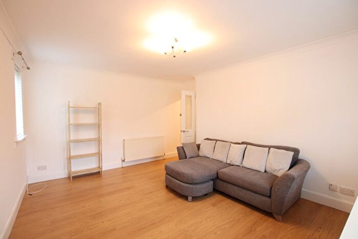 2 Bedroom Flat To Rent In Saggar Street, Dundee, DD2