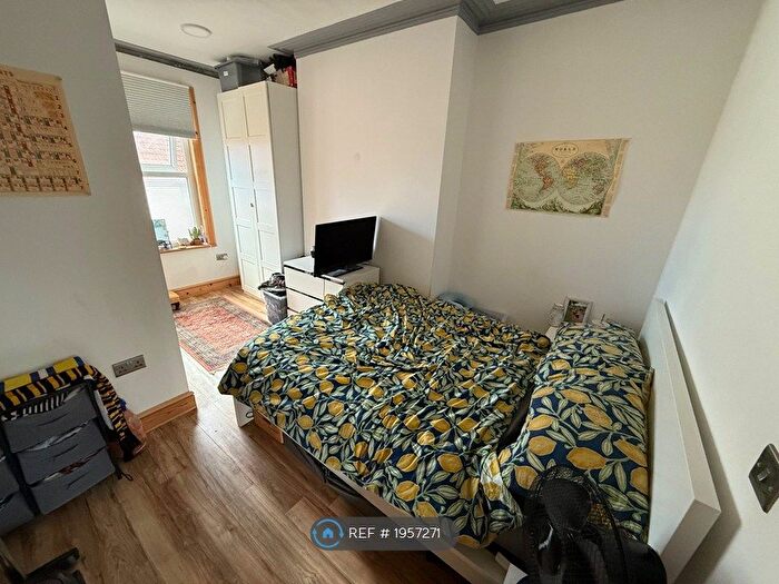 1 Bedroom Flat To Rent In Norman Terrace, Leeds, LS8