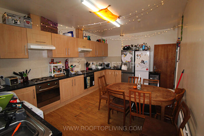 9 Bedroom House To Rent In Regent Park Terrace, Leeds, LS6